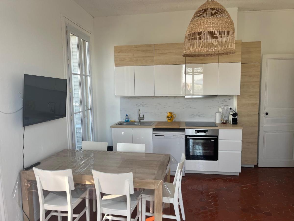 Appartement Hyeres - Centre Ville 3 Chambres 6 Personnes 4Eme Etage Escalier - Sebastien Claire Esterno foto