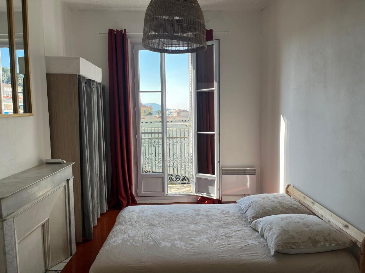 Appartement Hyeres - Centre Ville 3 Chambres 6 Personnes 4Eme Etage Escalier - Sebastien Claire Esterno foto