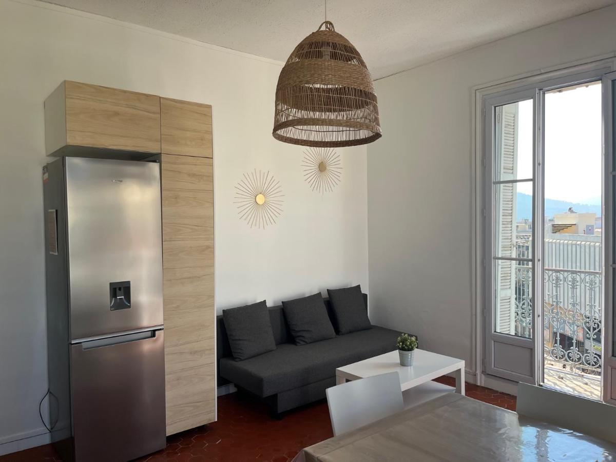 Appartement Hyeres - Centre Ville 3 Chambres 6 Personnes 4Eme Etage Escalier - Sebastien Claire Esterno foto