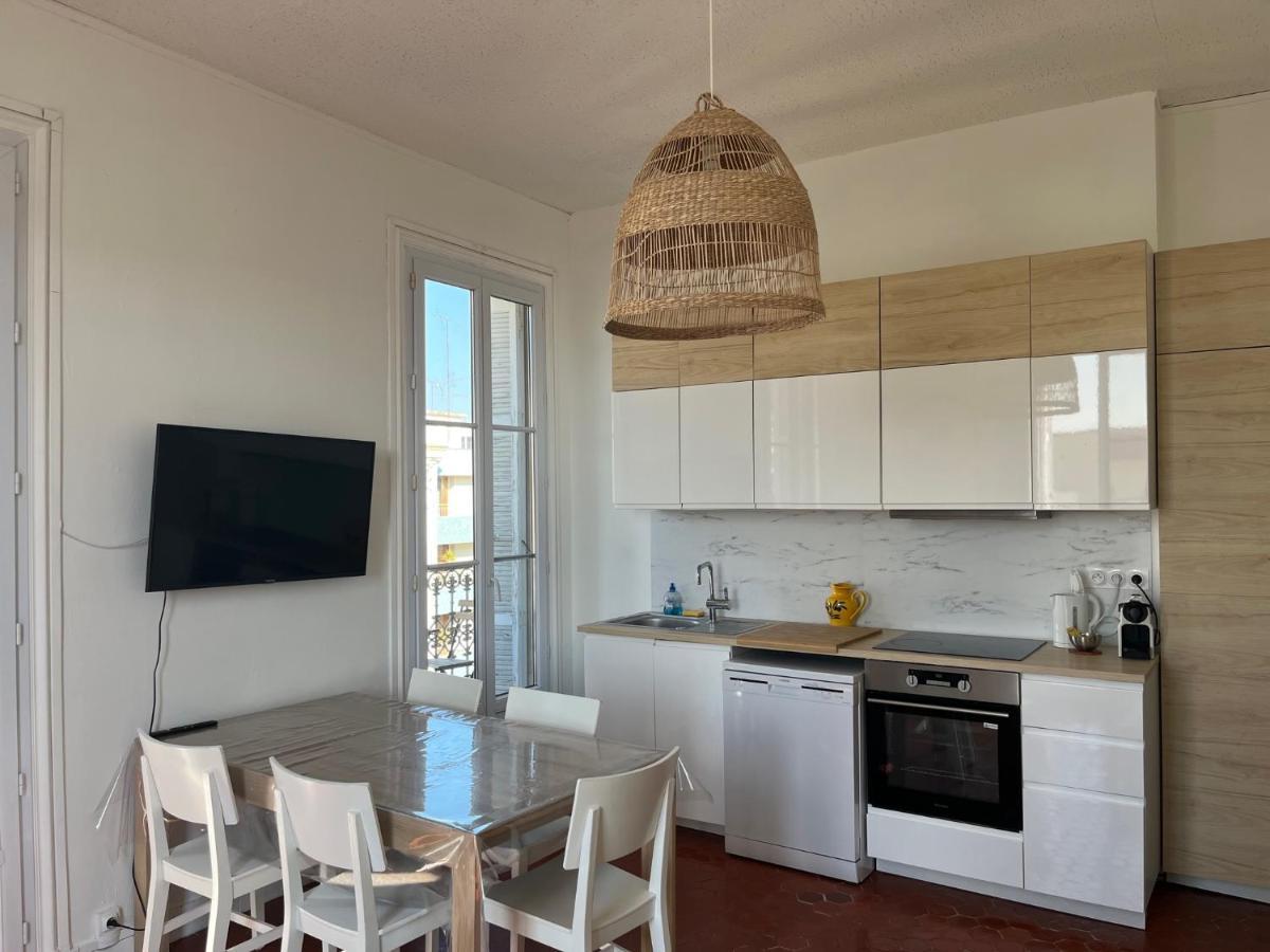 Appartement Hyeres - Centre Ville 3 Chambres 6 Personnes 4Eme Etage Escalier - Sebastien Claire Esterno foto