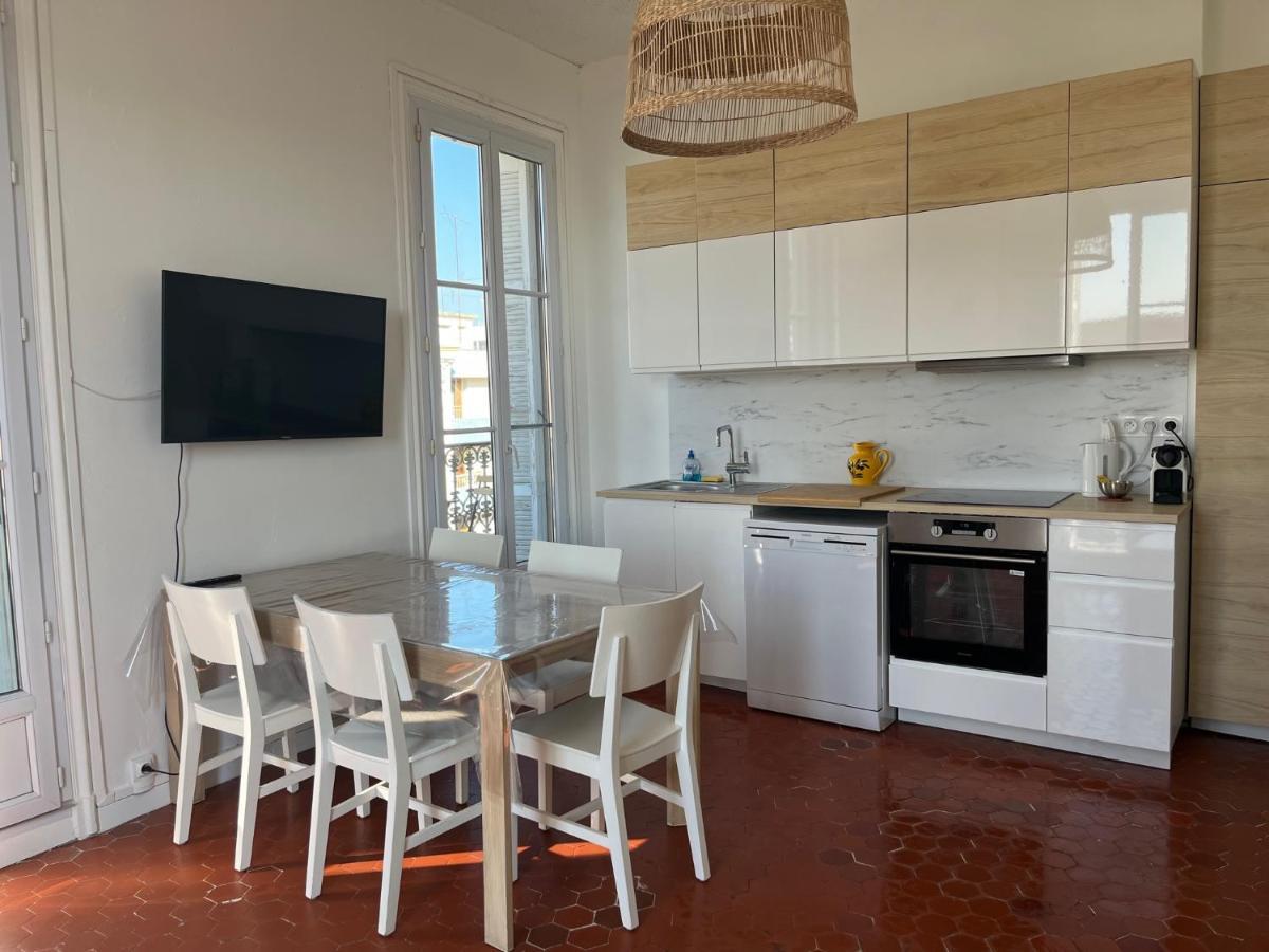 Appartement Hyeres - Centre Ville 3 Chambres 6 Personnes 4Eme Etage Escalier - Sebastien Claire Esterno foto